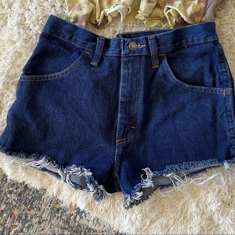 RUSTLER womens mid waist dark denim size 30 shorts